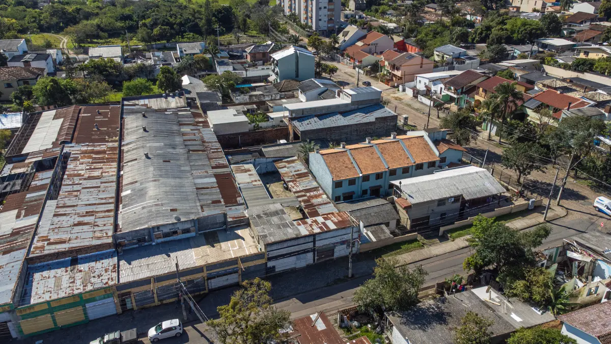 LOTE 000 - PAVILHÃO NA ZONA SUL DE PORTO ALEGRE