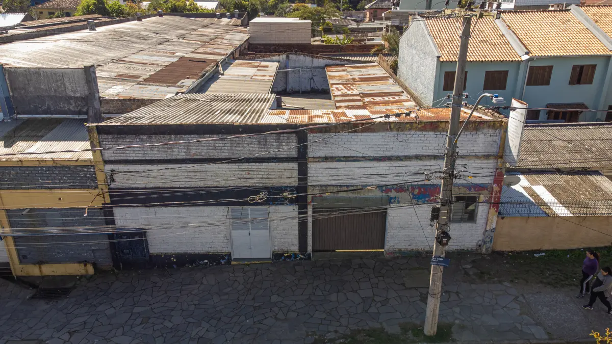 LOTE 000 - PAVILHÃO NA ZONA SUL DE PORTO ALEGRE