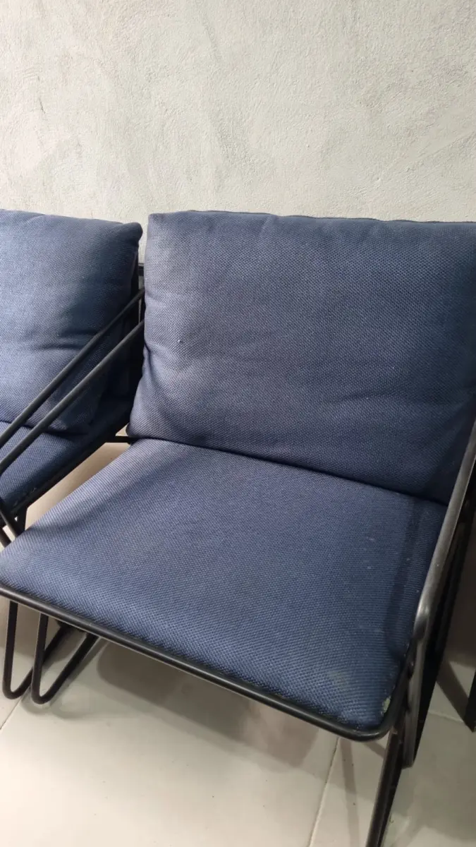 LOTE 012 - Poltronas e Puff