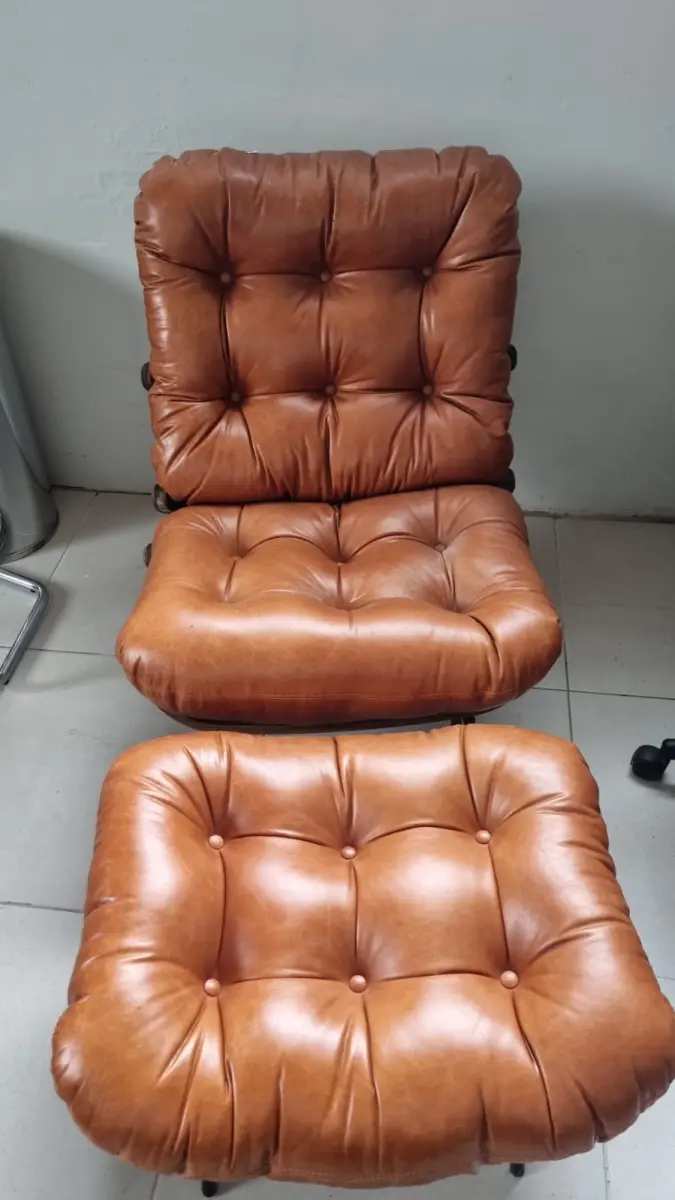 LOTE 016 - Poltronas e Puff