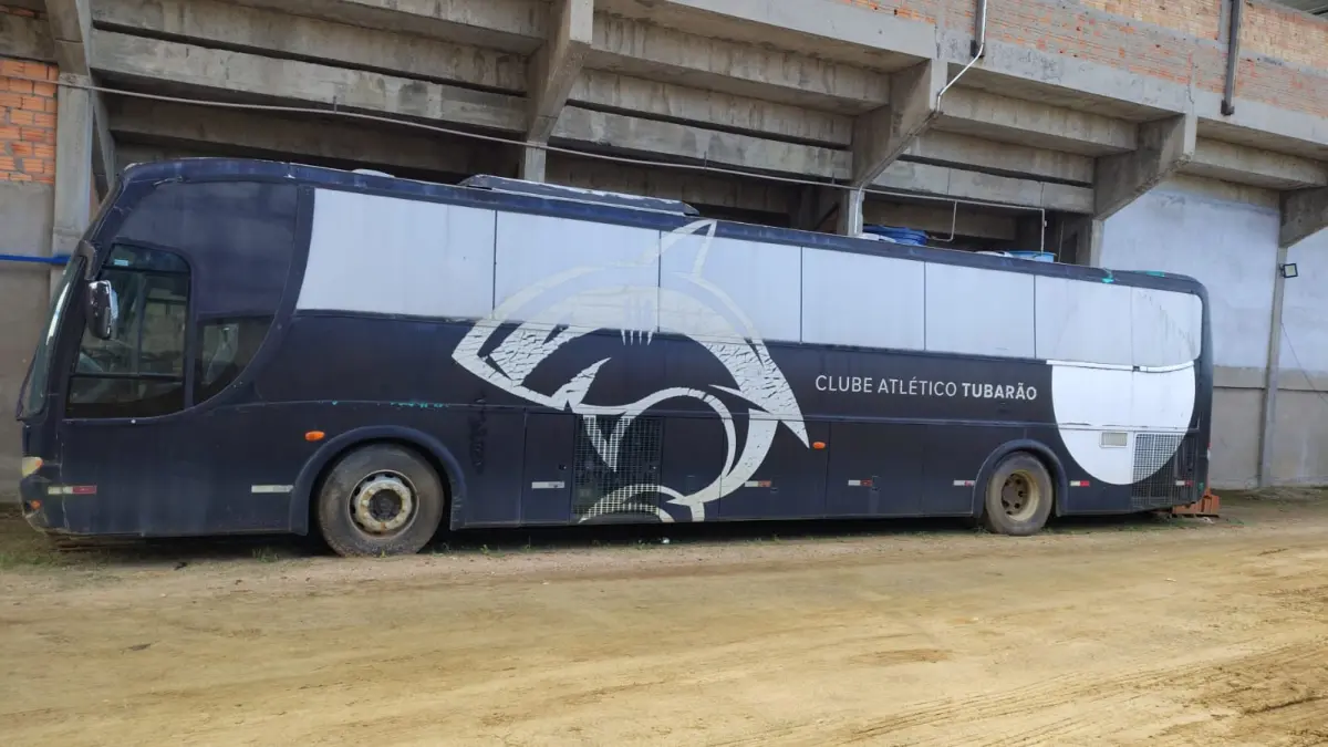 LOTE 001 - Ônibus Marcopolo/M-Benz Viaggio – ano 2001.