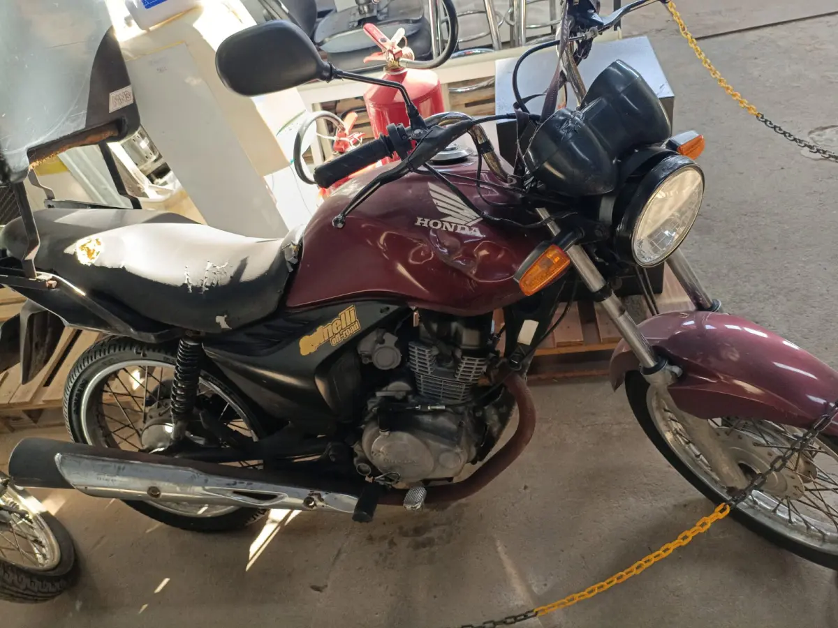 LOTE 008 - MOTO HONDA FAN 150