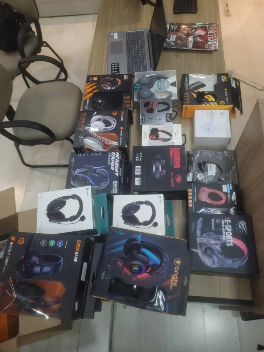 LOTE 001 - fone