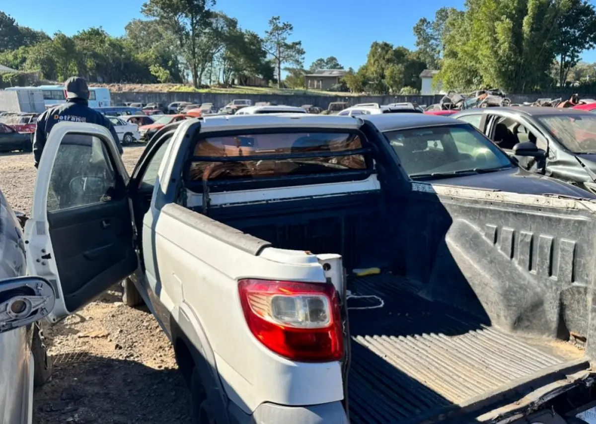 LOTE 001 - Veículo Fiat Strada