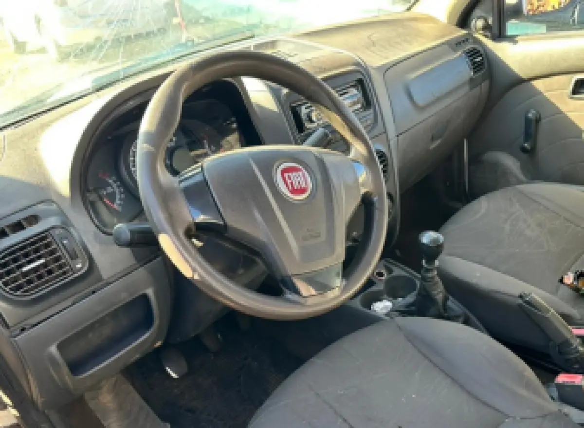 LOTE 001 - Veículo Fiat Strada