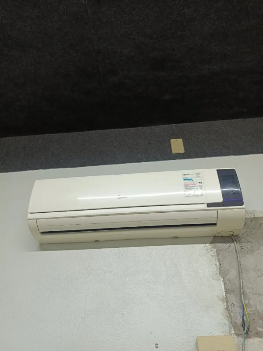 LOTE 005 - Ares-Condicionados