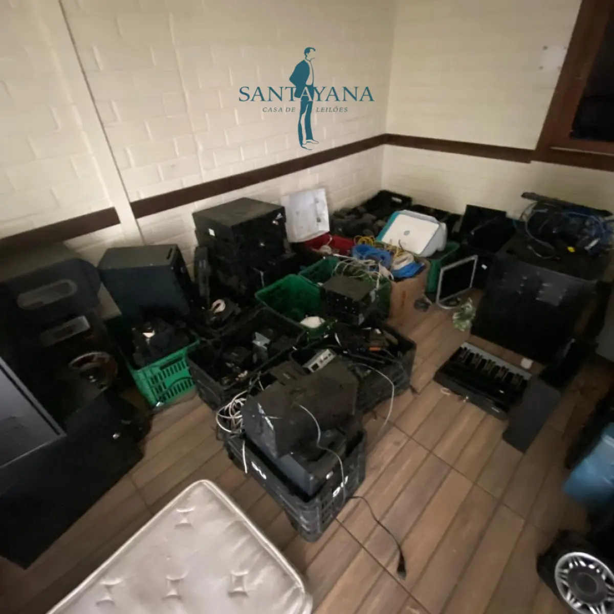 LOTE 013 - Sala de T.I, computadores sem testes, 21 conjuntos de PDV completos e caixas de som sem teste