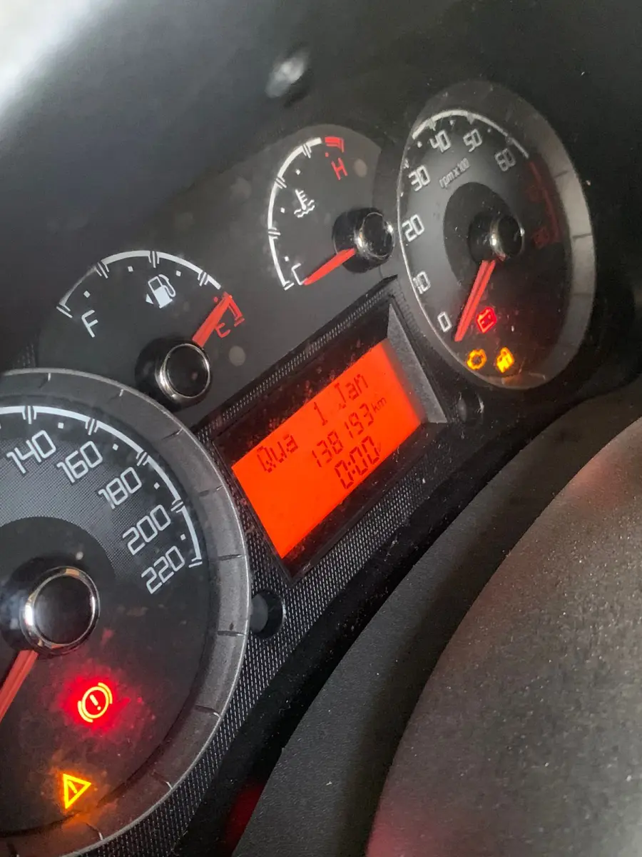 LOTE 003 - FIAT DOBLO ESSENCE 7L E 2018 (modelo 2019)