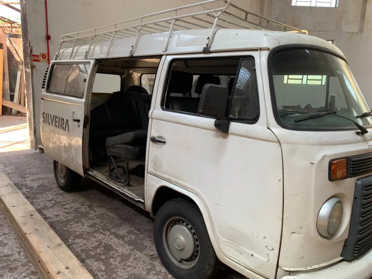 LOTE 002 - VOLKSWAGEN KOMBI 2010 (modelo 2011)