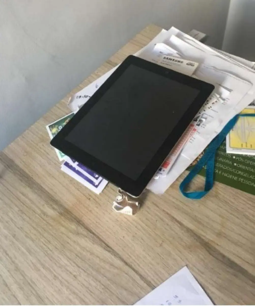 LOTE 007 - iPad sem funcionamento