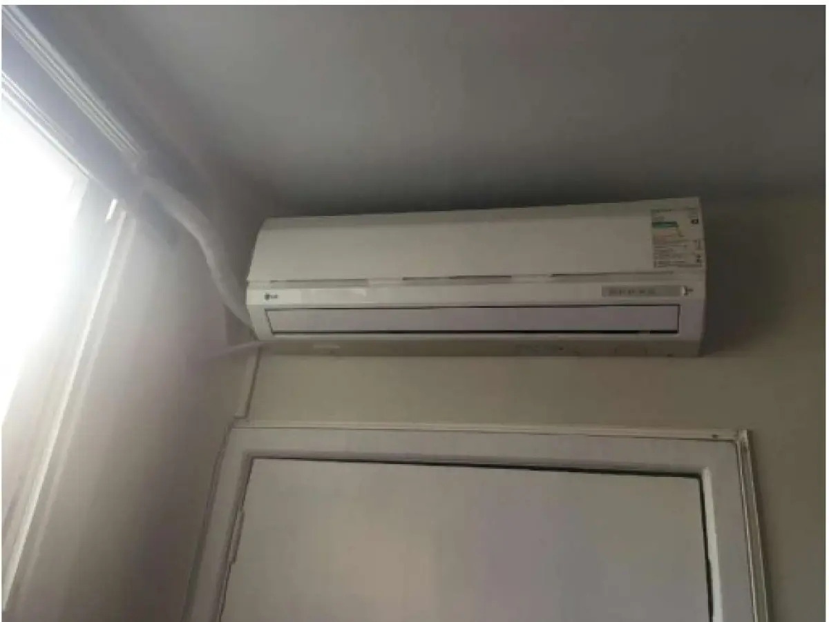 LOTE 001 - Ar condicionado split instalado, mar LG, 9.000 btu