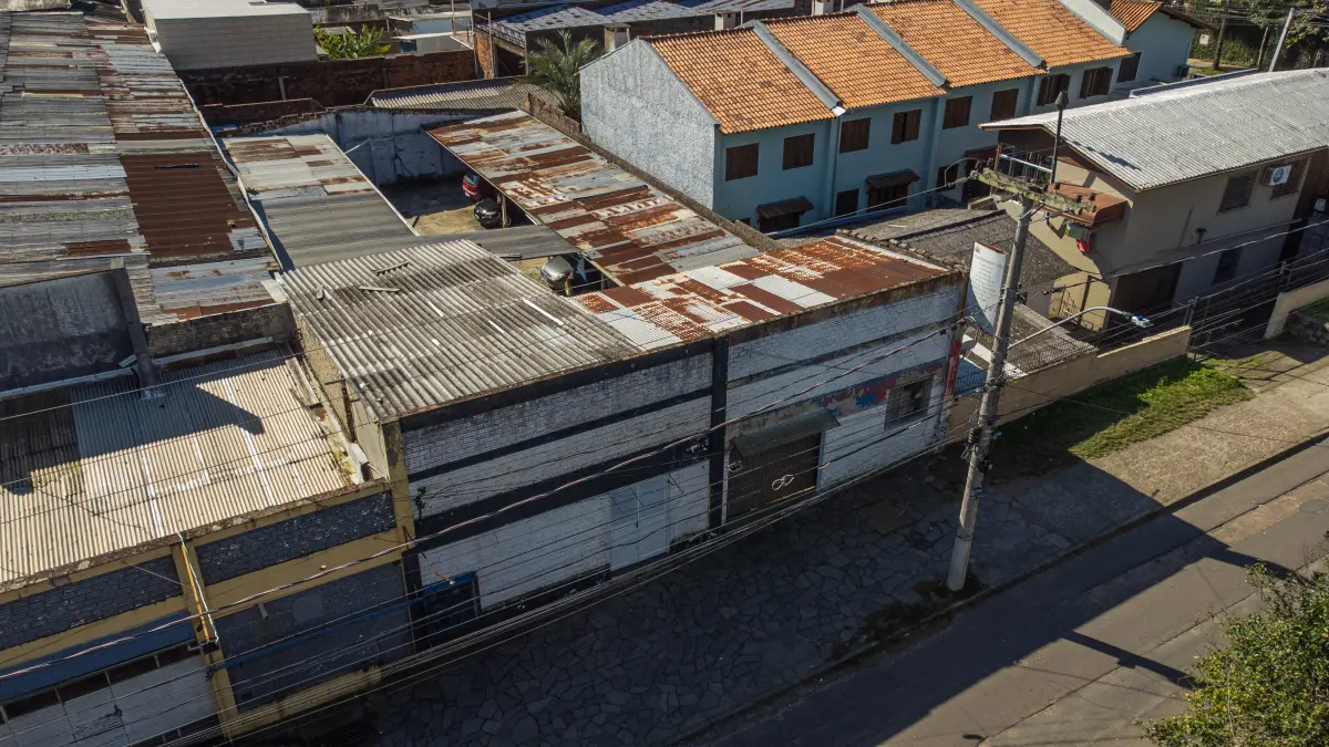 LOTE 000 - PAVILHÃO NA ZONA SUL DE PORTO ALEGRE