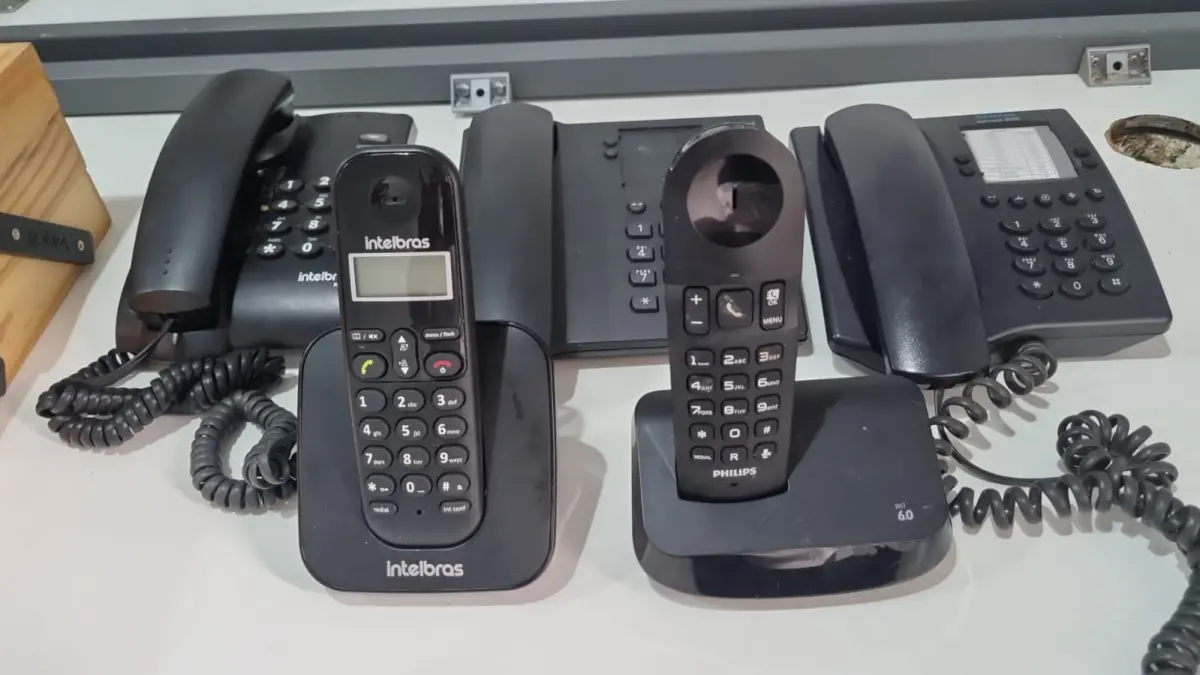 LOTE 007 - Telefones e outros