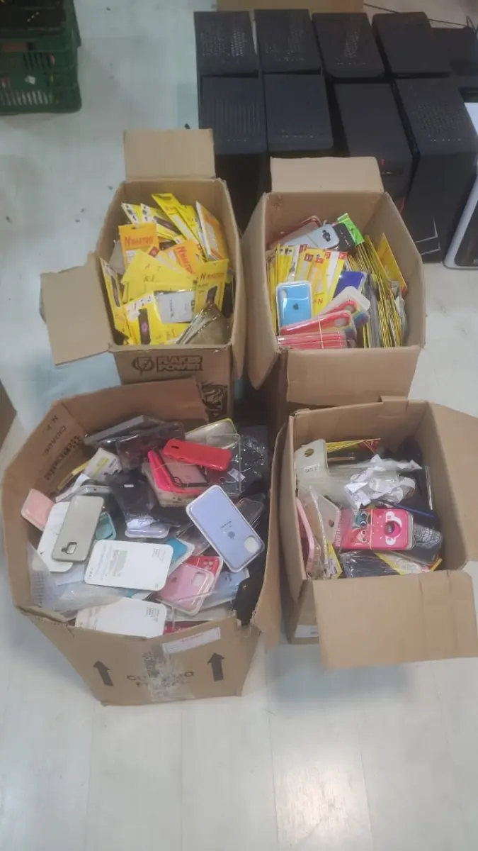 LOTE 005 - Películas e Capas