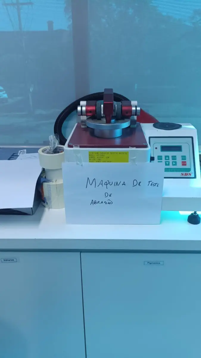 LOTE 001 - Máquina de Abrasão