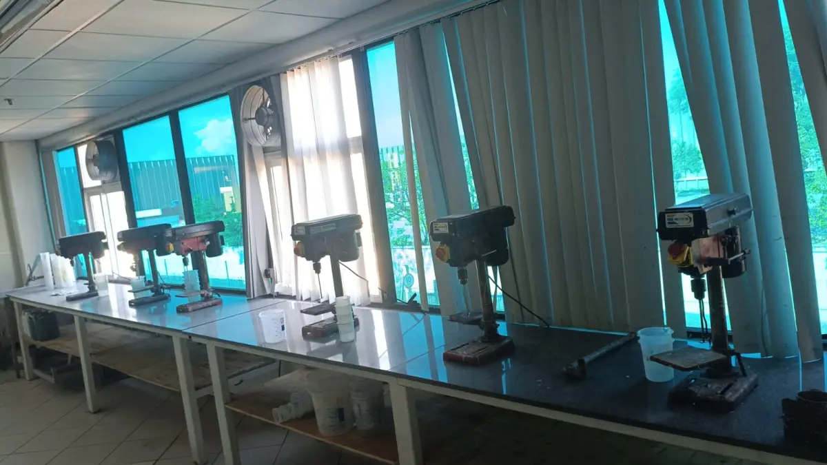 LOTE 010 - Furadeira de Bancada