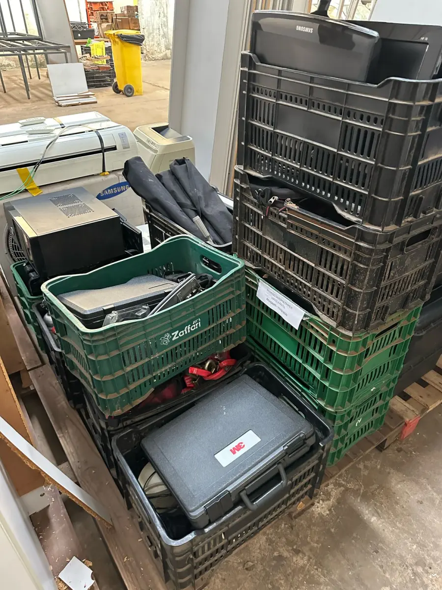 LOTE 000 - MÓVEIS E EQUIPAMENTOS