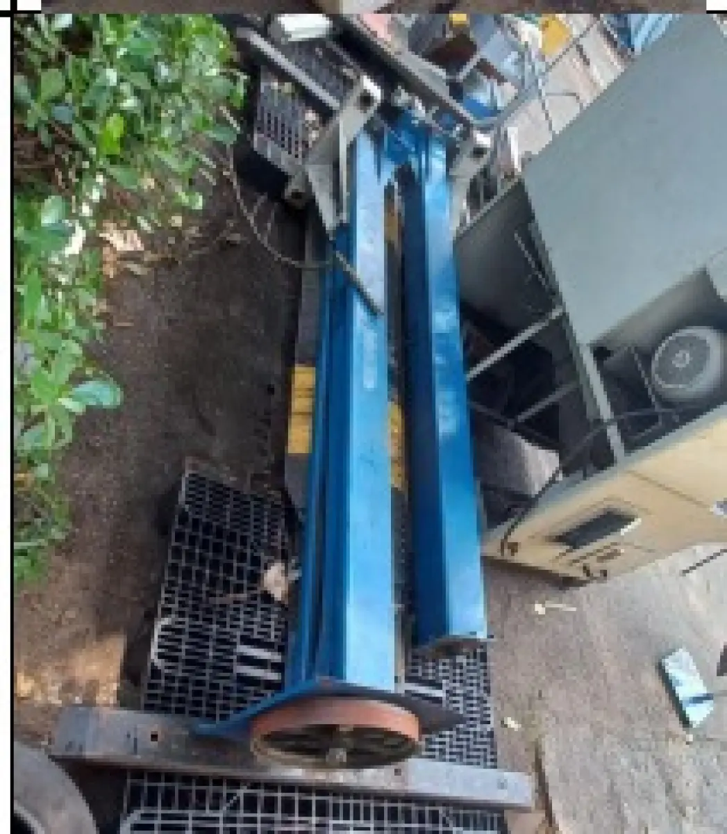 LOTE 001 - Bancada de Alimentação Elétrica Trifásica para Testes Hidráulicos, Bancada de Trabalho com Morsa de 4” ou 5” e Bandeja Coletora de Óleo E Elevador de Veículos