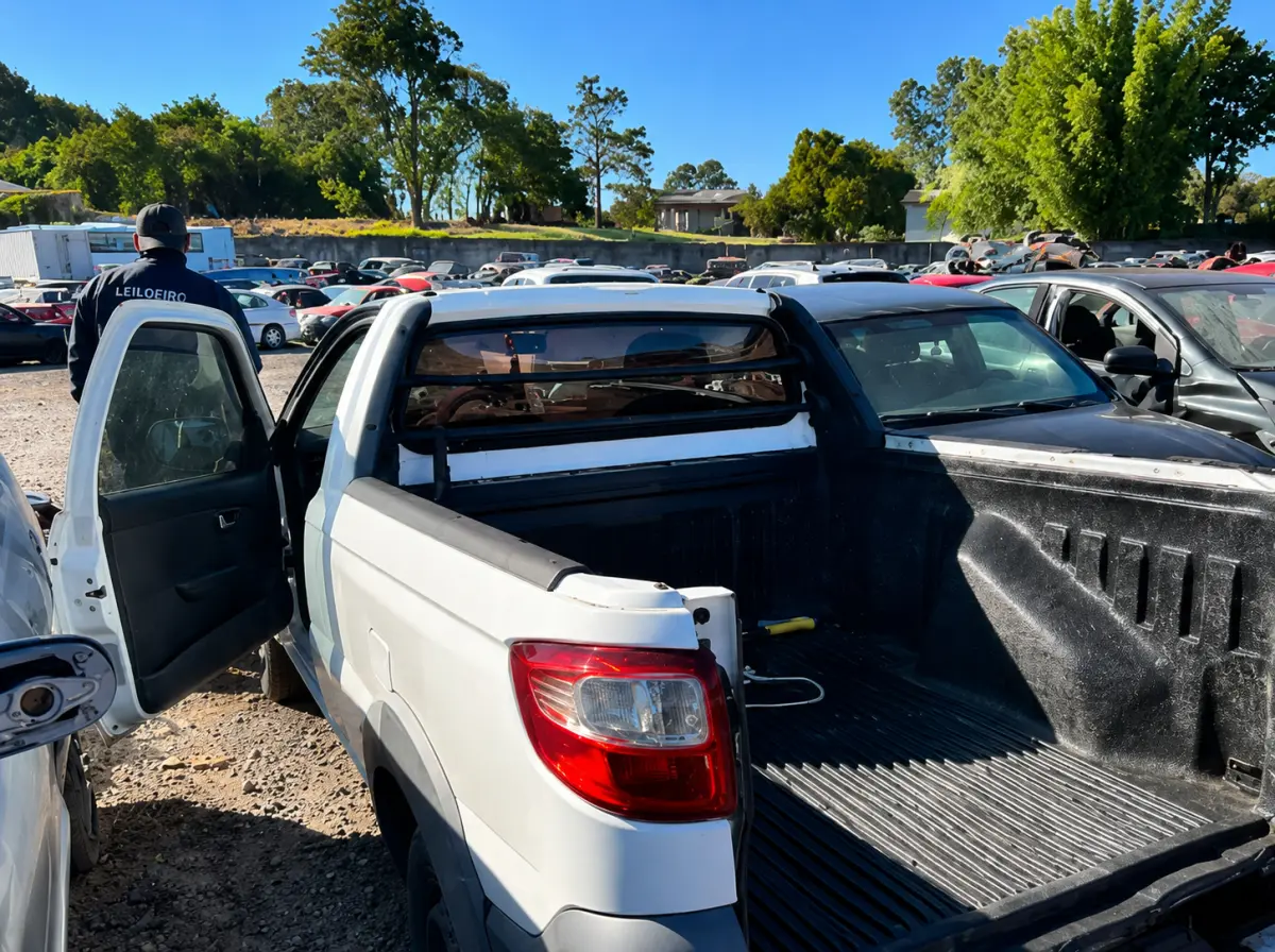 LOTE 001 - Veículo Fiat Strada
