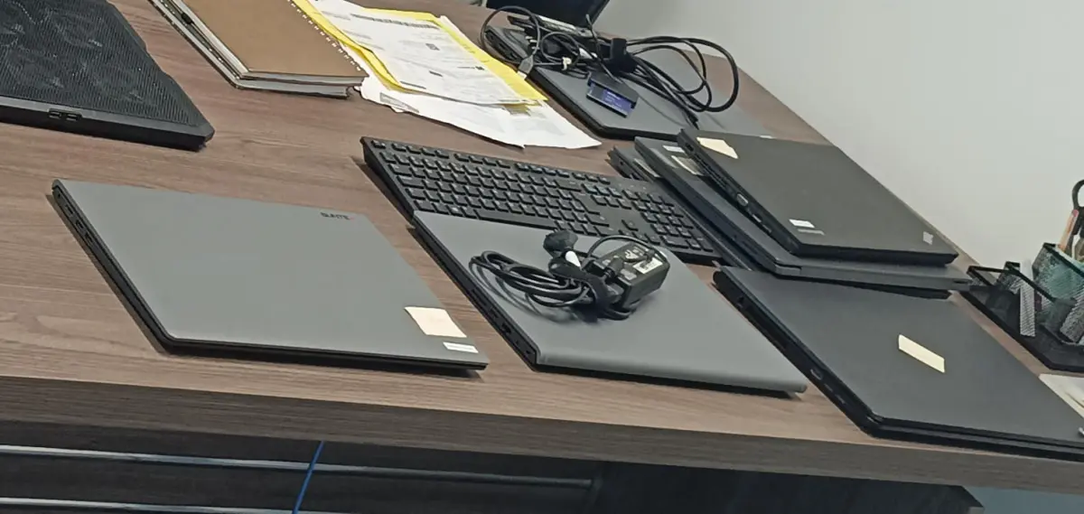 LOTE 051 - Notebooks