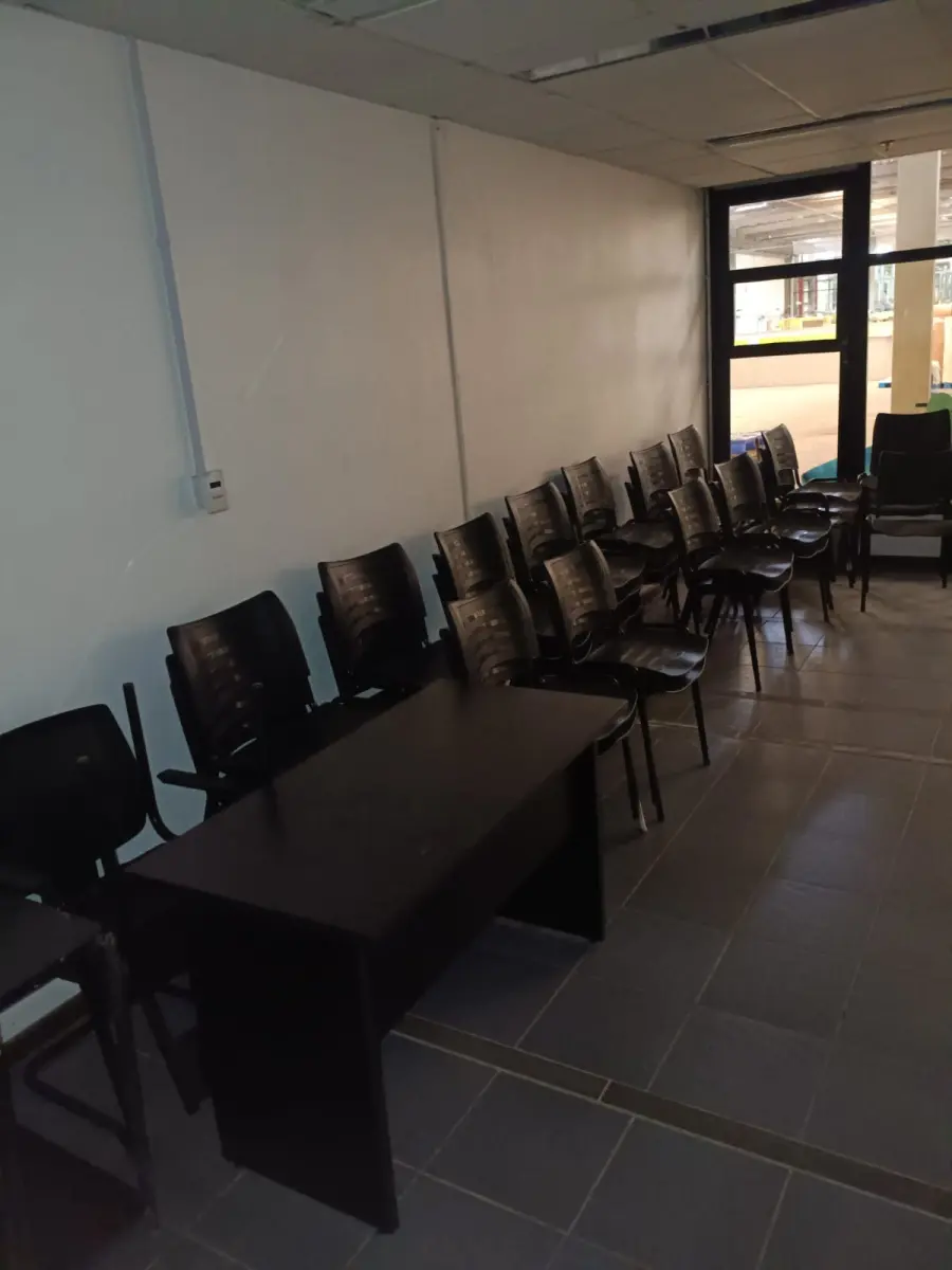 LOTE 050 - Cadeiras